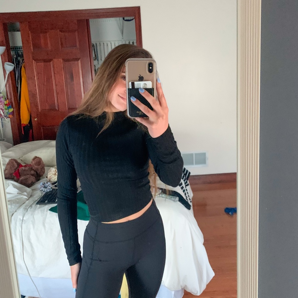 Black Long Sleeve Crop Top